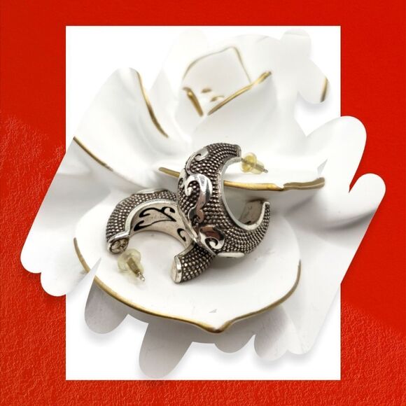 Beautiful Silver-tone Hoops - Picture 2 of 4